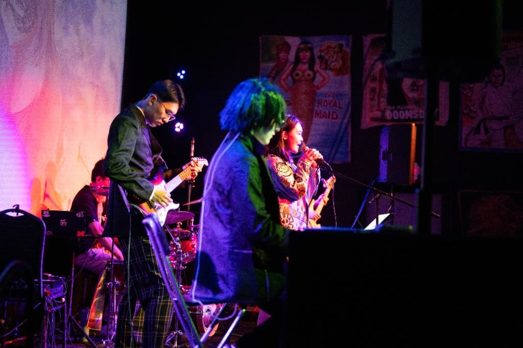 Human Wannabes live photo